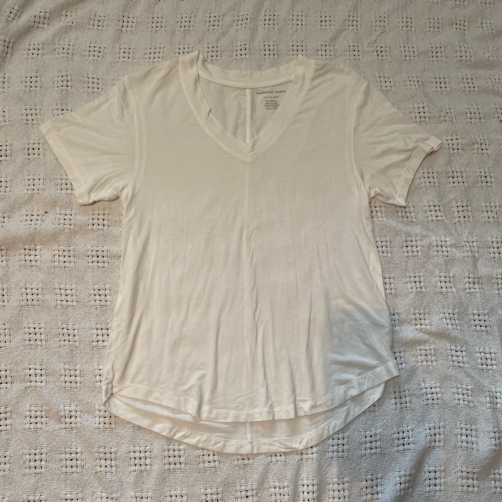 Universal Thread Women's Cream V-Neck Tee